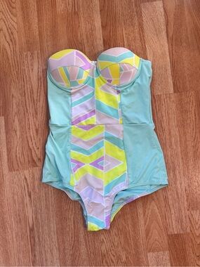 Zinke Women’s Mint Geo-Print One-Piece Swimsuit- Worn twice, great coverage